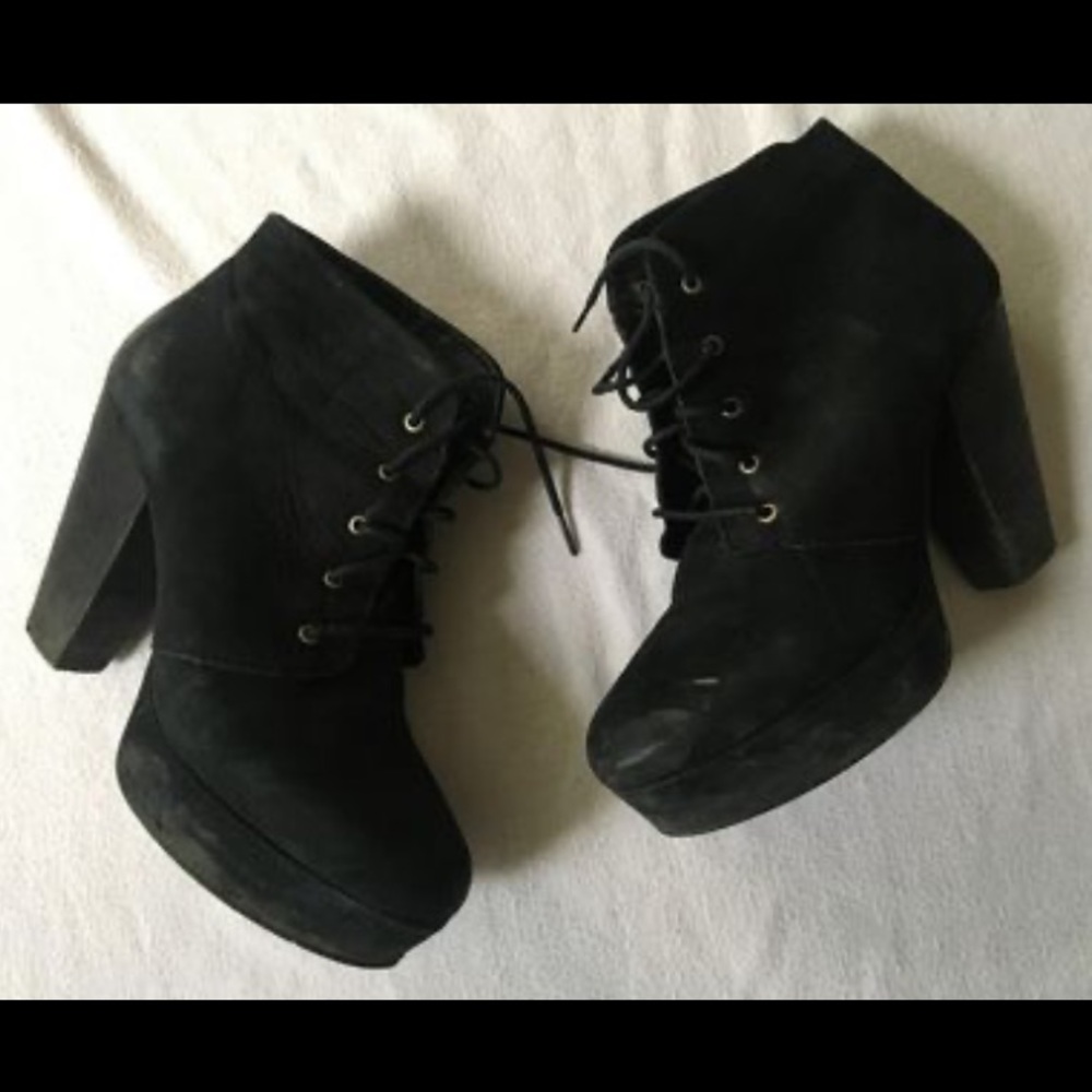 Steve Madden black suede ankle boot size 10